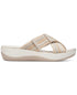 Woman's Sandals Clarks Cloudsteppers Arla Wave Sandal Beige Size 9M
